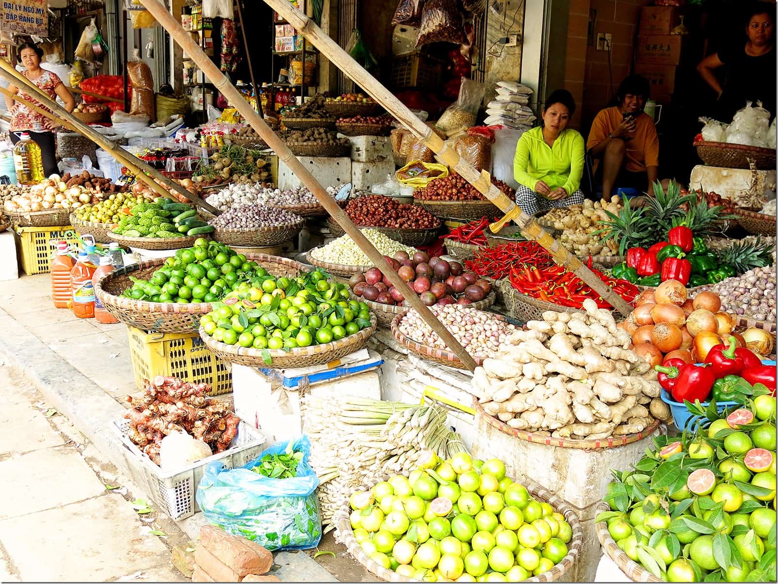 hanoi tourist market