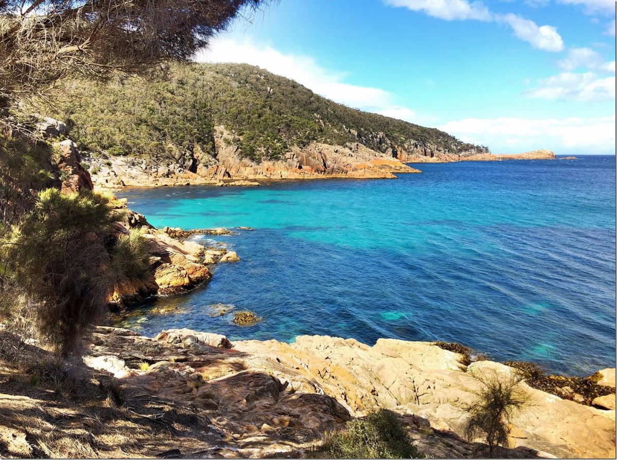 Sleepy-Bay-and-Gravelly-Beach-Freycinet-National-Park-Wanderlust-Storytellers