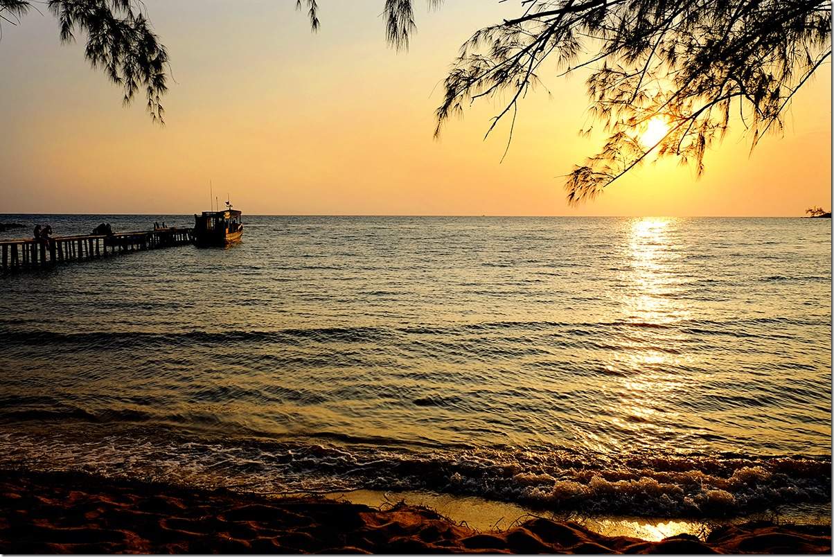 Sunet at Lazy Beach Koh Rong Samloem Island