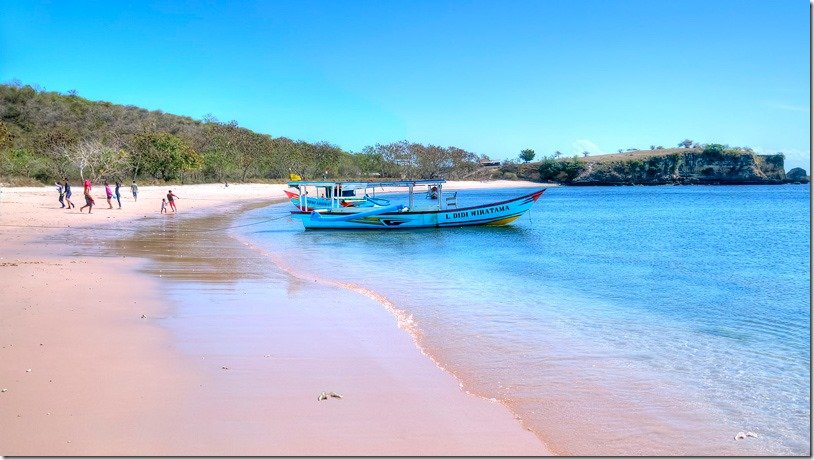 Pink Beach (Tangsi Beach), Lombok