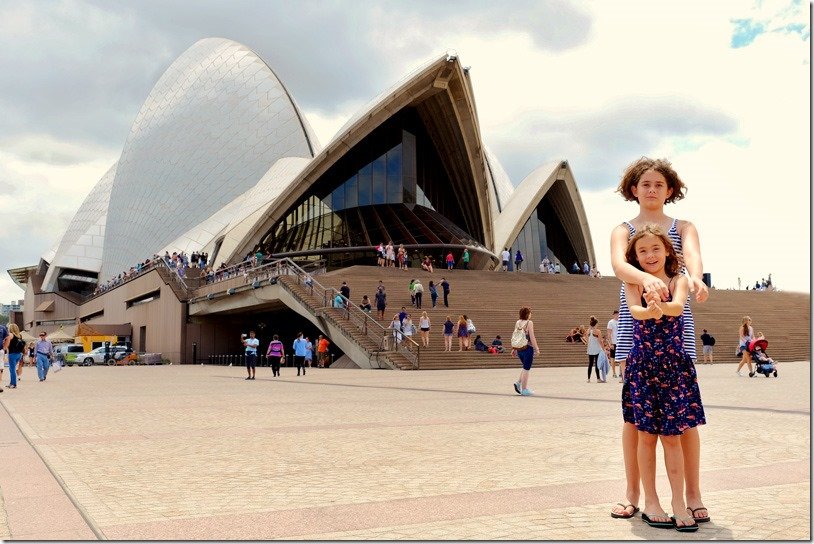 Kids posing in front of Sydney Opera House, Sydney Australia