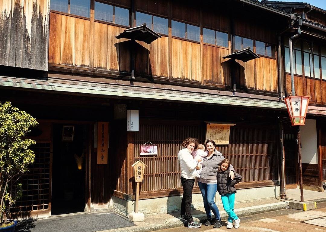 Kanazawa Tourist Attractions - Shima Geisha House, mother and daughters posing for the photo