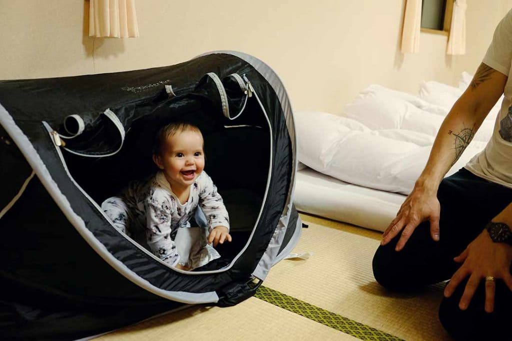 Baby travel bed