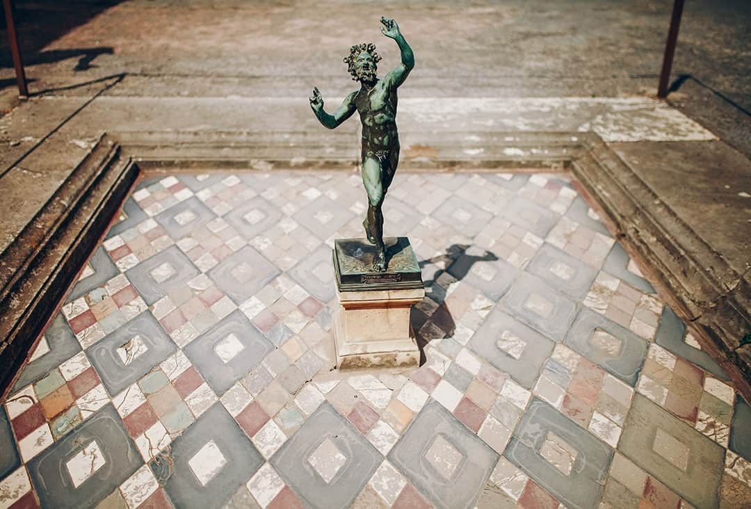 Pompei, Italy, statue 