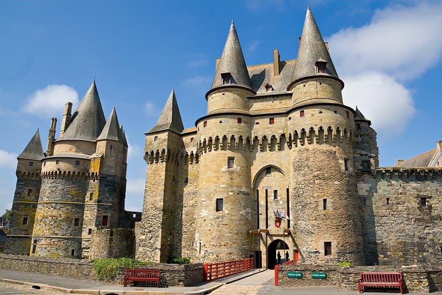17 of the Best Castles  in France  to Visit 