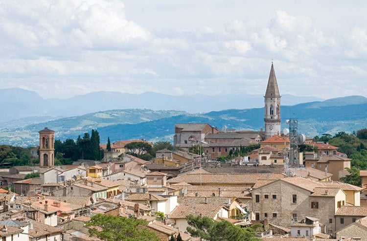 Perugia - Panorama con cattedrale di San Pietro