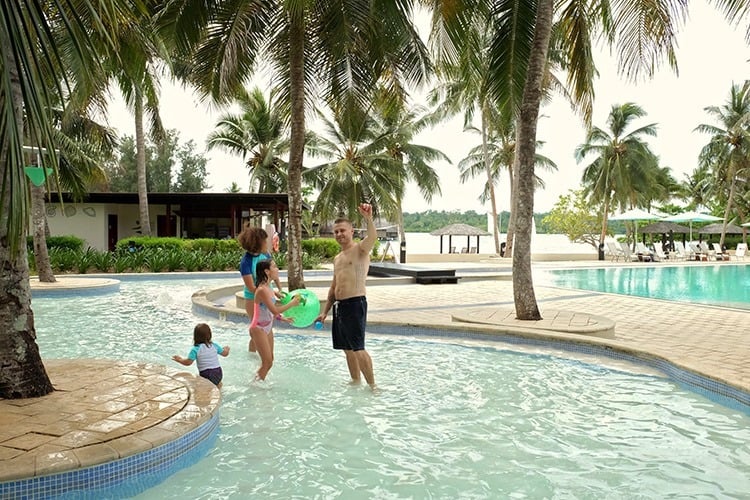 Vanuatu Holiday Inn Pool