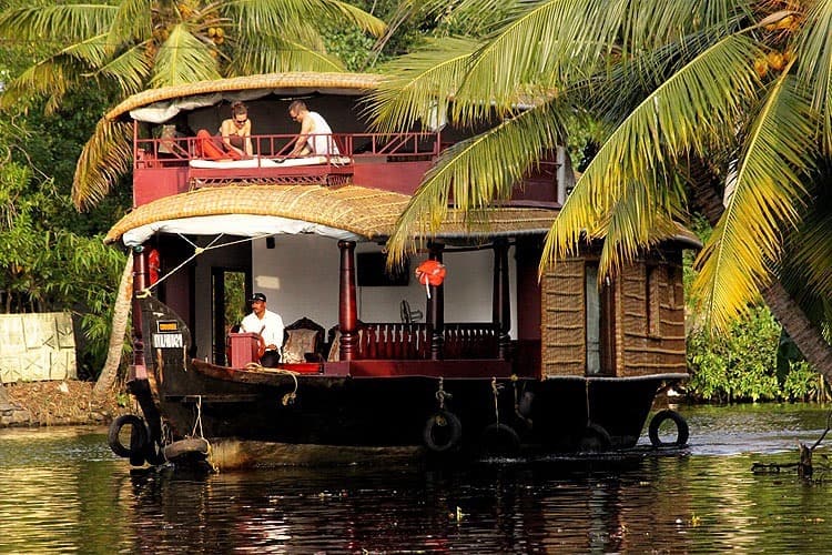 Sail-through-the-serene-water-on-houseboats