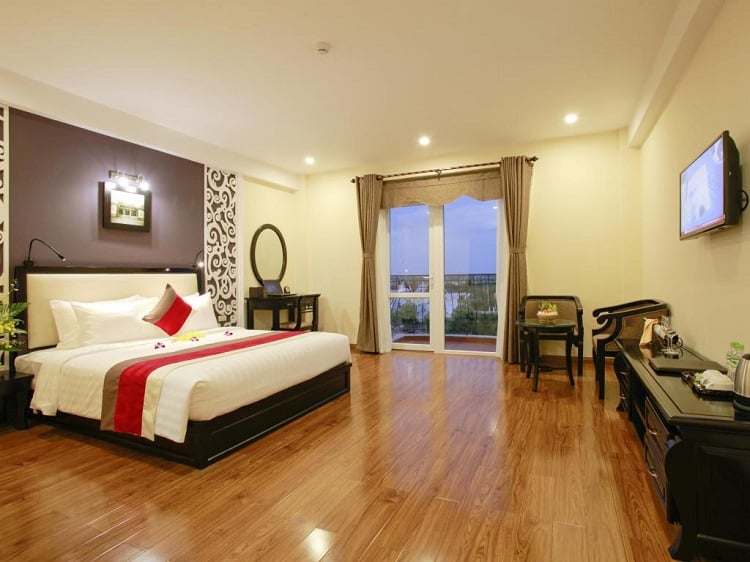 Hoi An Sincerity Hotel and Spa Deluxe Room with Balcony