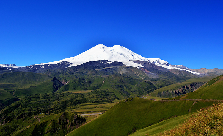 Places to see in Russia: Mount Elbrus