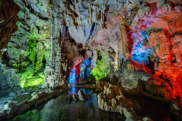 Dau Go Cave - Halong Bay Caves