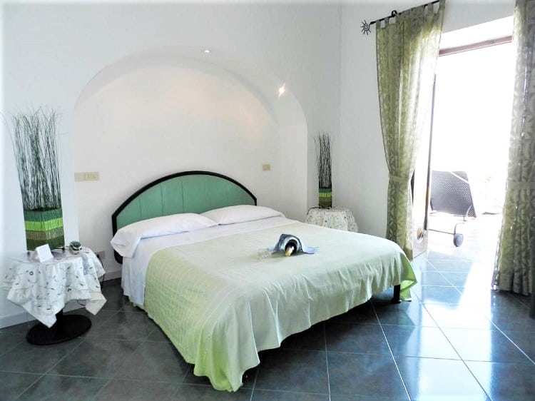 Hotel Holiday - Best Hotels in Praiano - Room