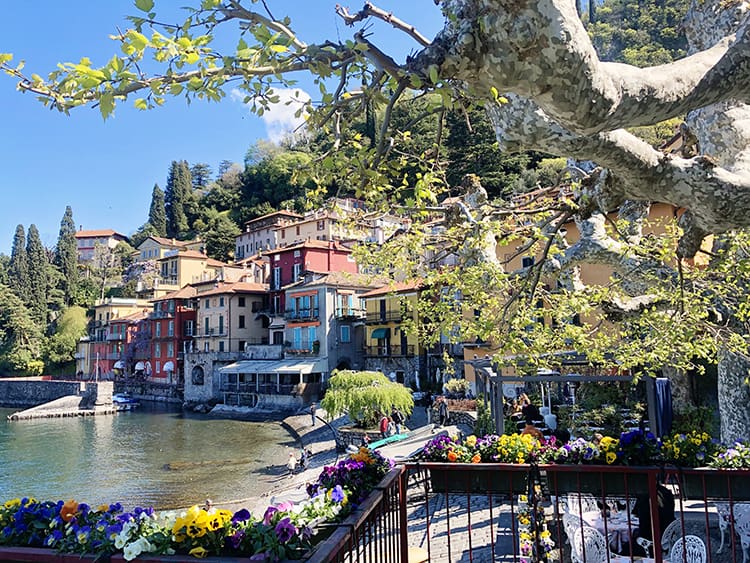 towns around lake como - Varenna