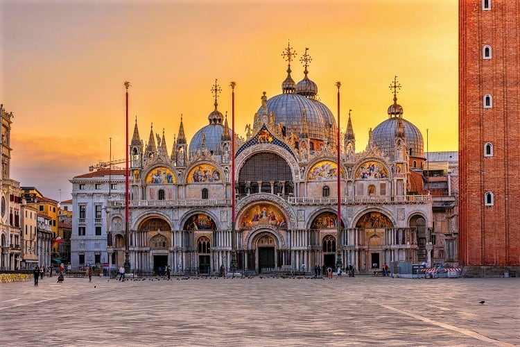 Top things to do in Venice at night - Check out the San Marco Basilica