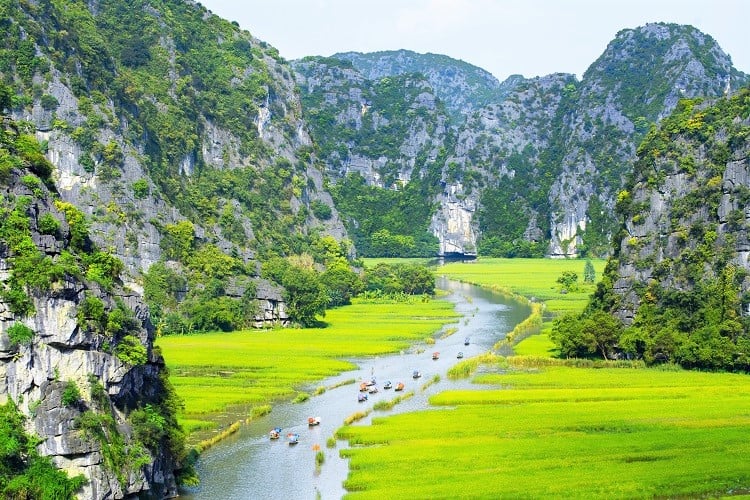 7 Days in Vietnam Itinerary - Check out the Tam Coc River