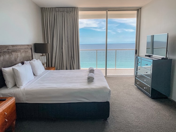 ULTIQA Air On Broadbeach Review - Master Bedroom