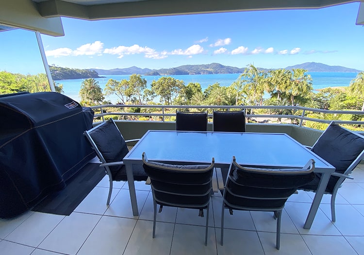 LAGOON 104 HAMILTON ISLAND WHITSUNDAYS REVIEW - Balcony BBQ