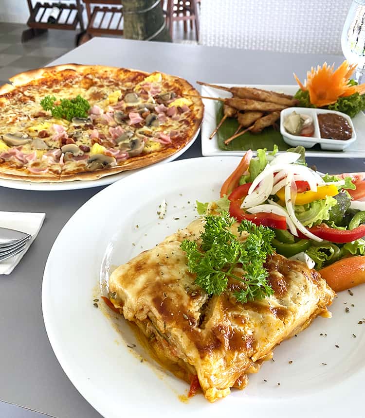 Sunwing Kamala Beach - Fino restaurant pizza and lasagne
