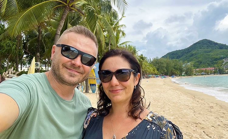 Sunwing Kamala Beach - couple at the Kamalabeach front