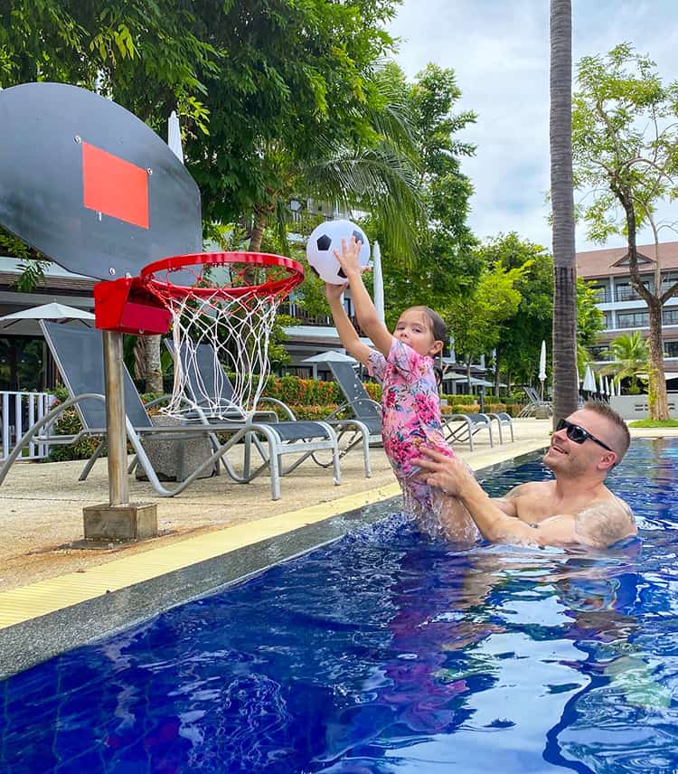 Sunwing Kamala Beach - father and daughter shooting hoops in the pool