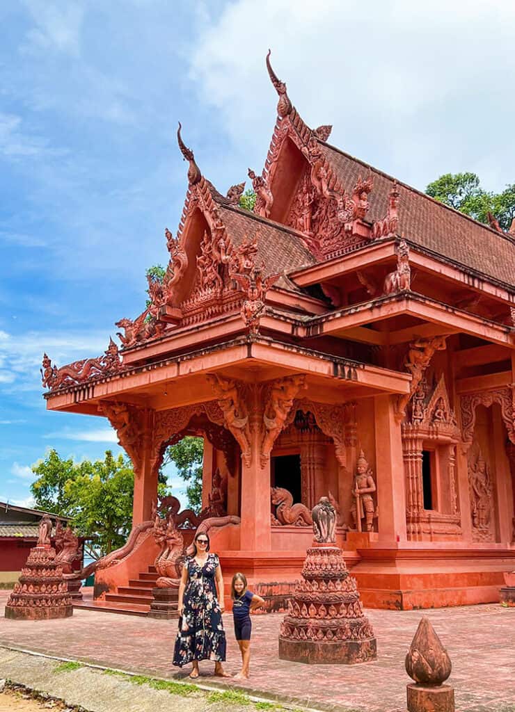 Red Wat Ratchathammaram Temple, Koh Samui, Thailand, mother and daughter, woman and young girl, red temple