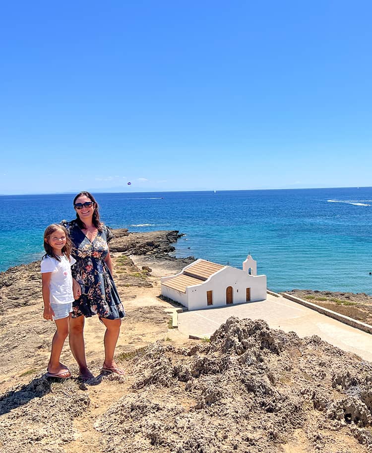 What to do in Zakynthos Greece - Agios Nikolaos Chapel, mum and daughter on the rock lookout