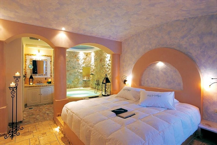 Astarte Suites, hotels with private pools in Santorini, bedroom with a hot tub