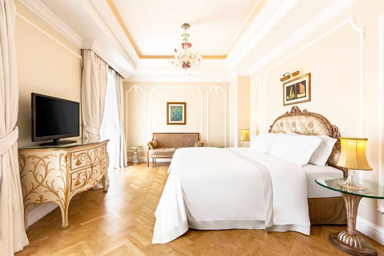 King George, a Luxury Collection Hotel, Athens, bedroom with a TV and sofa bed