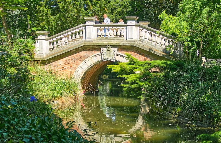 Parc Monceau Paris walking over bridge