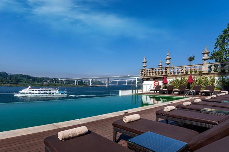 Pestana Palácio do Freixo with a pool with views in Porto