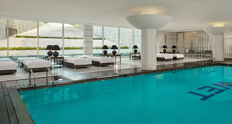 Sheraton Porto Hotel & Spa has an indoor pool
