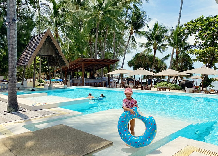 sala Samui swimming pool with a view on the beach - a good family koh samui resort on the beach