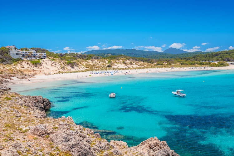 Arenal de Son Saura beach in Menorca is family friendly