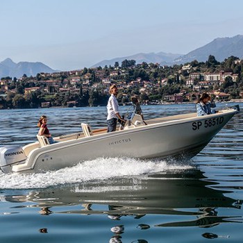 lake como boat tour swimming