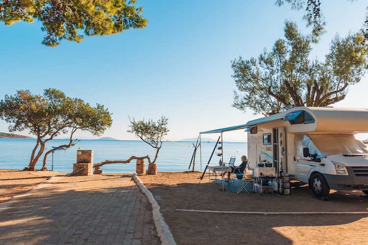 Family traveling with motorhome eating breakfast at destination 