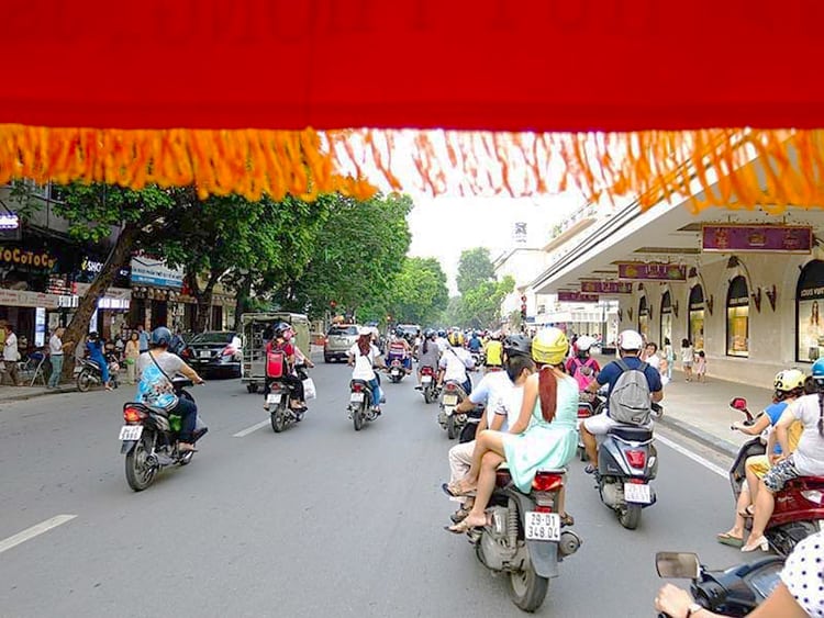 Best Walking Tours in Hanoi, Hanoi Rikshaw, streets