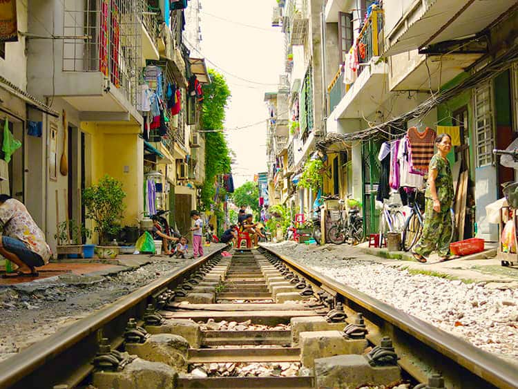 Best Walking Tours in Hanoi, Hanoi Train tracks