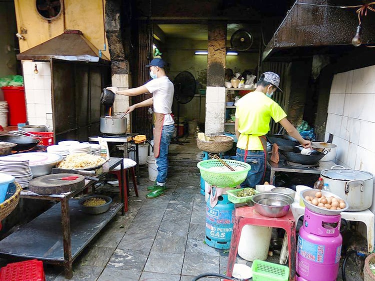 Best Walking Tours in Hanoi, Restaurant outdoor kitchen