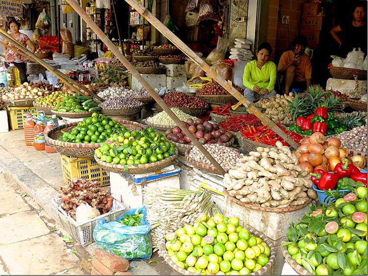 Best Walking Tours in Hanoi, local markets in Hanoi