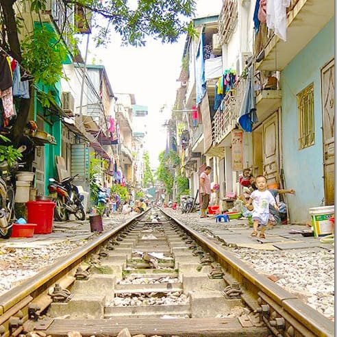Best Walking Tours in Hanoi, train tracks in Hanoi, Vietnam