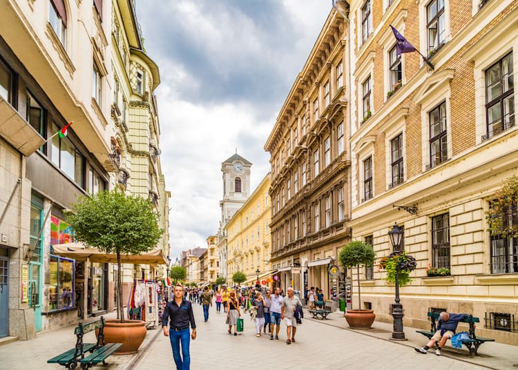 Budapest Linda on the Run