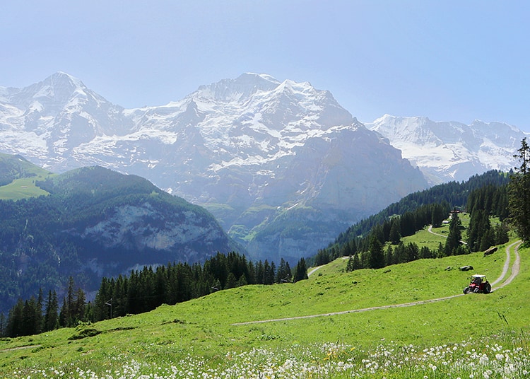 grutshap-to-murren-hike by two outliers