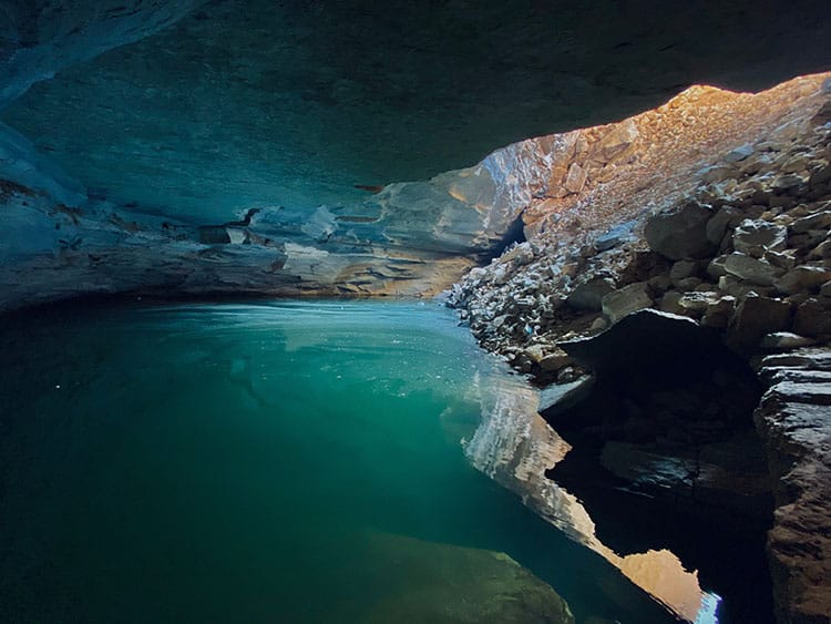 Heet's Cave Riyadh