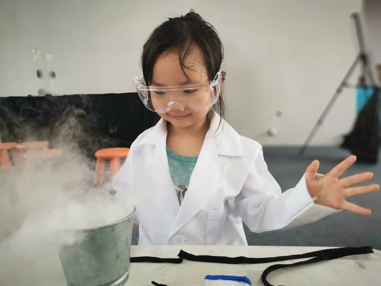 10 Homeschool science experiments
