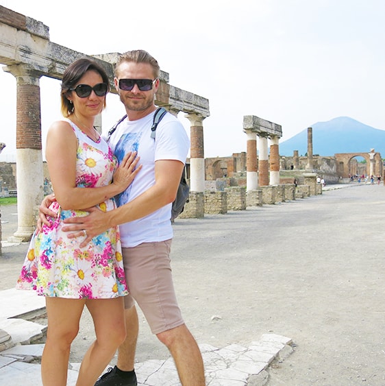 Best Pompeii Day Trips from Rome, a couple posing in the street of Pompeii