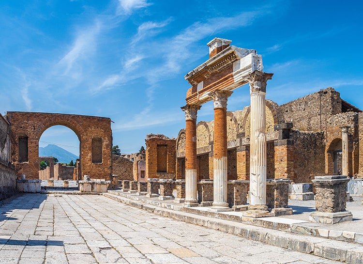 Best Pompeii Day Trips from Rome, ruins of Pompeii