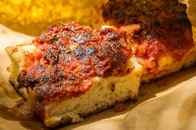 Sfincione siciliano Sicilian pizza 