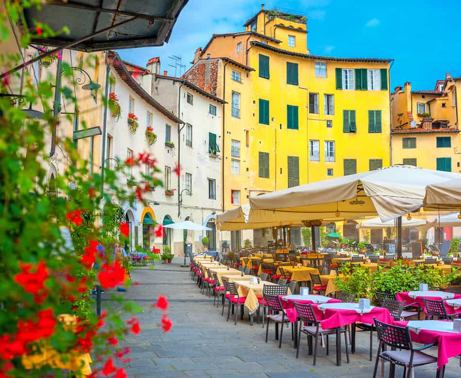 cozy cafe on the old streets of Italian cities - Lucca