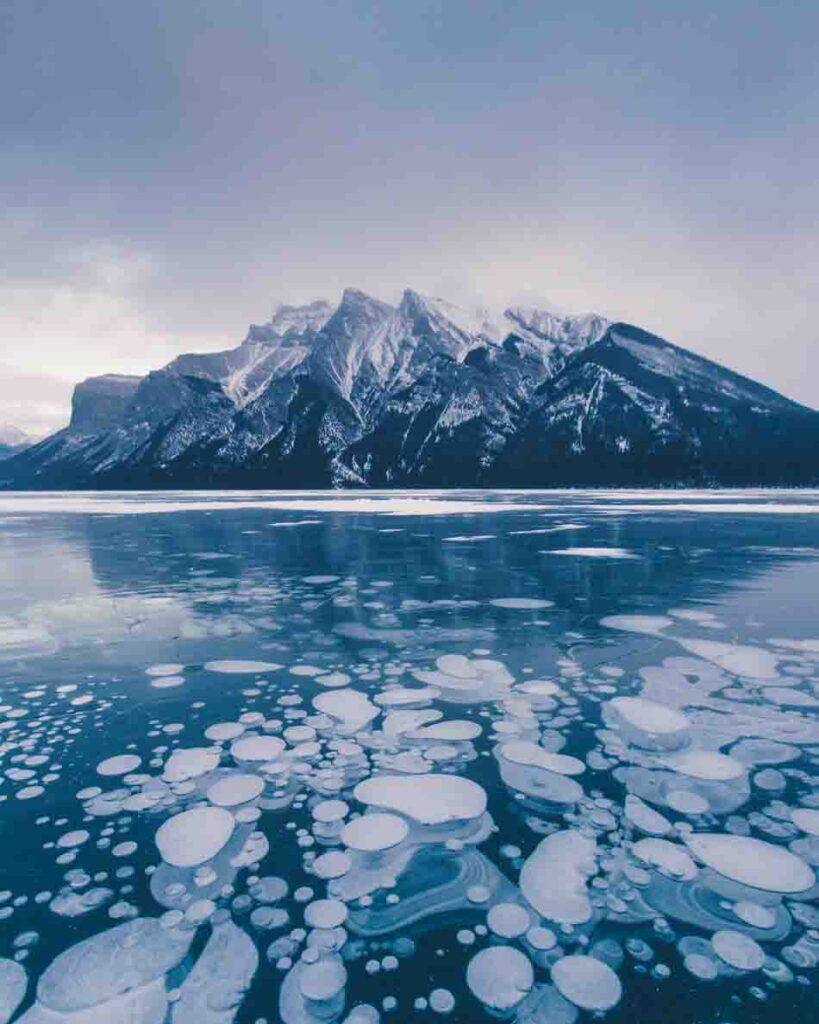 Winter Lake Minnewanka, Abraham, Methane bubbles,lifestyle, Trav