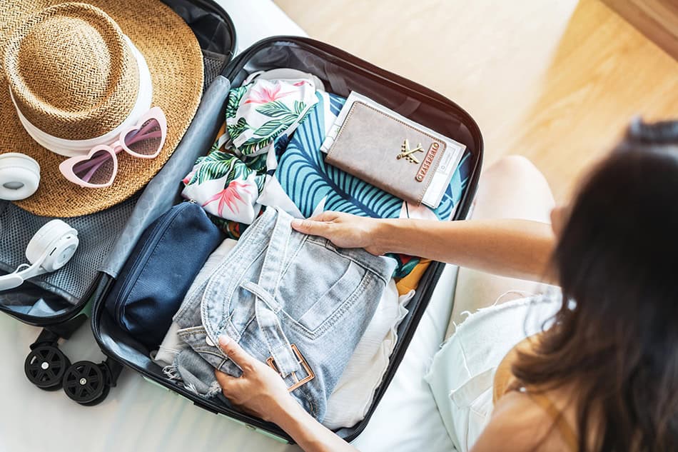 Packing Luggage summer beach 